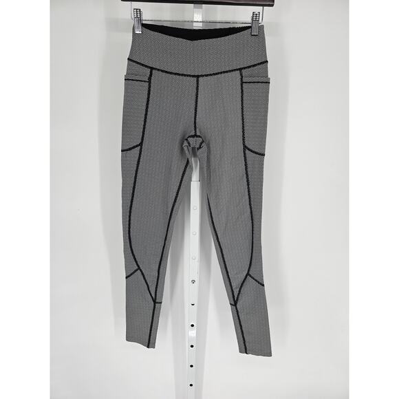 Victoria's Secret Sport Sport Gray & White Dotted Total Knockout Tights Size S - Picture 1 of 4